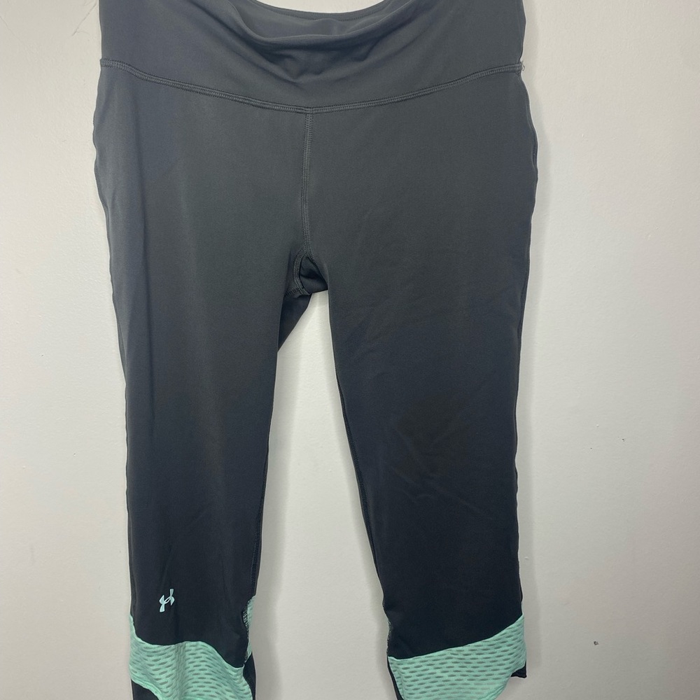 Under Armour Pants Women's Small Gray Compression Crop Capri Leggings Activewear